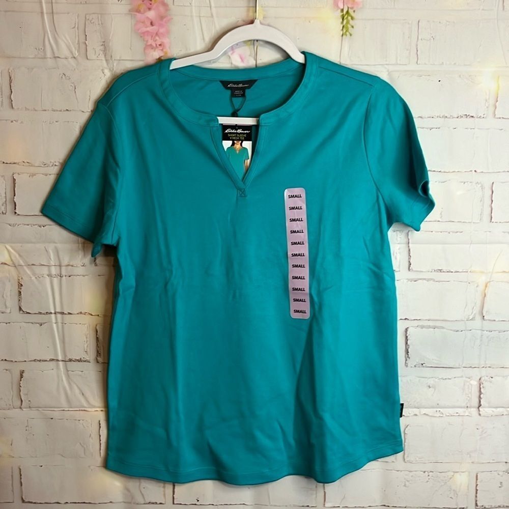 Eddie Bauer short sleeve V-neck tee. Size small brand new with tags.